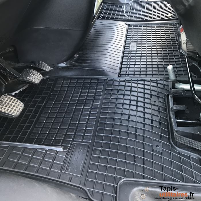 Tapis De Sol Sur Mesure Pour Iveco Daily IV 2014-2025 OMAC - 1 Pièce TPE Antidérapant Noir