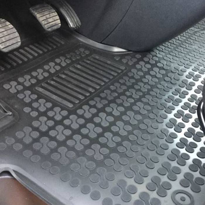 Tapis Voiture Sur Mesure Pour Toyota Proace (2016-2025) - Avant Seulement - Moquette Noire Bord Rouge | Protection Plancher Adaptée